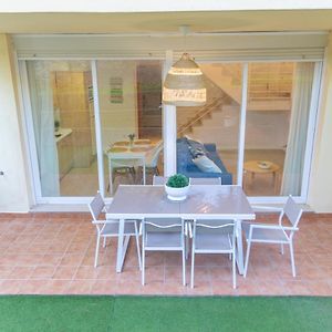 Dúplex con piscina, garaje y jardín, frente a la playa de los Caños de Meca.